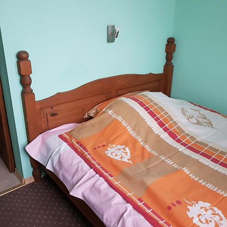 Auberge de jeunesse Roadway à Kielce Extérieur photo